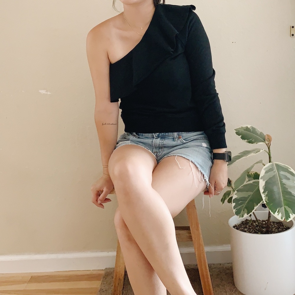 Black Off-the-Shoulder Long sleeve